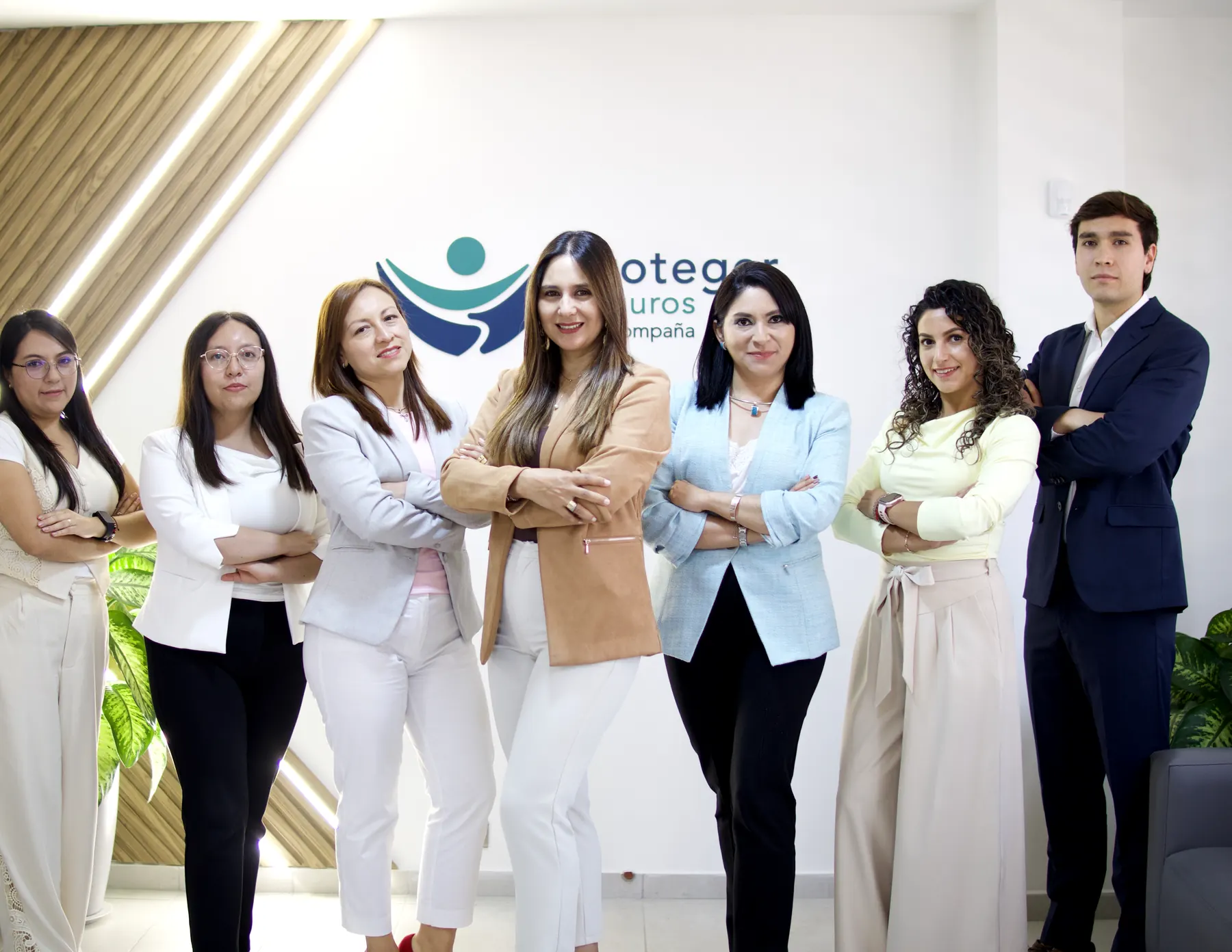 El equipo de Seguros Proteger en la oficina